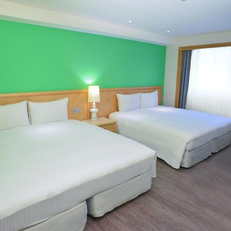 กรีนเวิลด์ ทริปเปิลเบดส์ Hotel ไทเป ภายนอก รูปภาพ