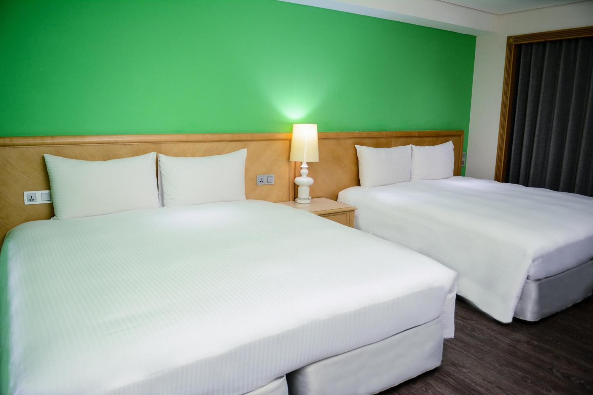 กรีนเวิลด์ ทริปเปิลเบดส์ Hotel ไทเป ภายนอก รูปภาพ